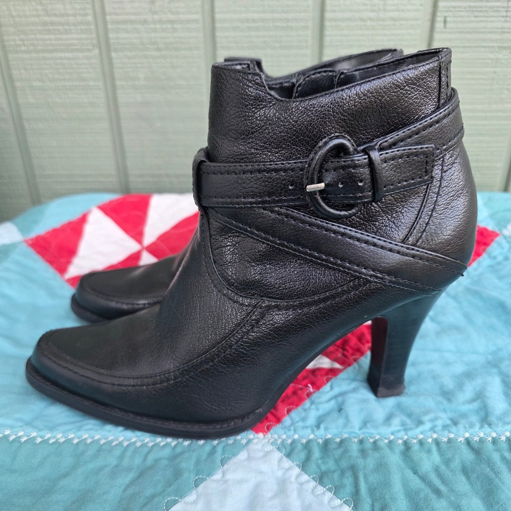 New York Transit Black Semi-Gloss Leather Buckle Ankle Boots Side Zip 3" Heel